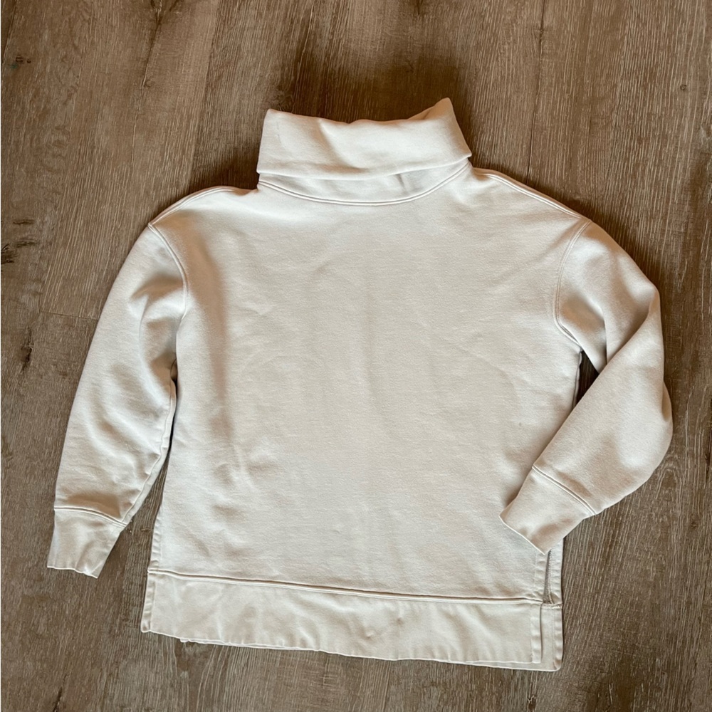 Athleta Women's Cream Turtleneck sweatshirt size small slightly oversized